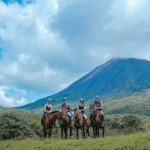 Horseback-Riding-arenal-volcano-costa-rica